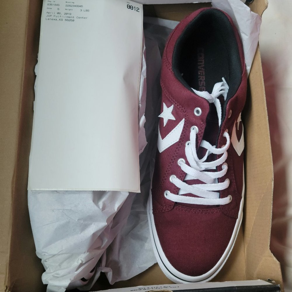 Converse unisex maroon & white